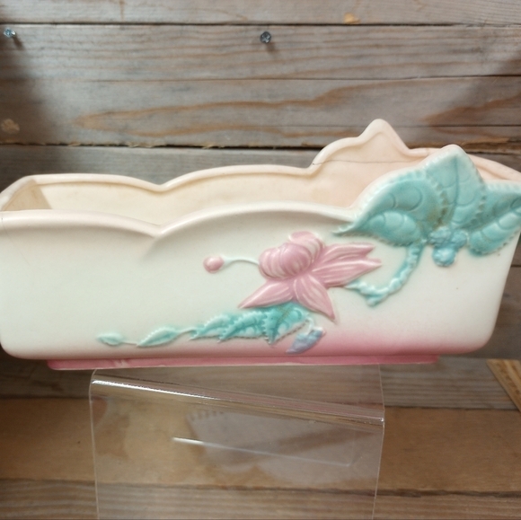 L1950’s Vintage HULL Pottery U.S.A.  WOODLAND Pink Green Planter Mid Cent… - Picture 1 of 12